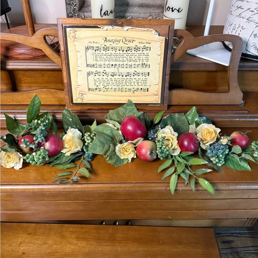 1992 Vintage Floral and Fruit Table Centerpiece